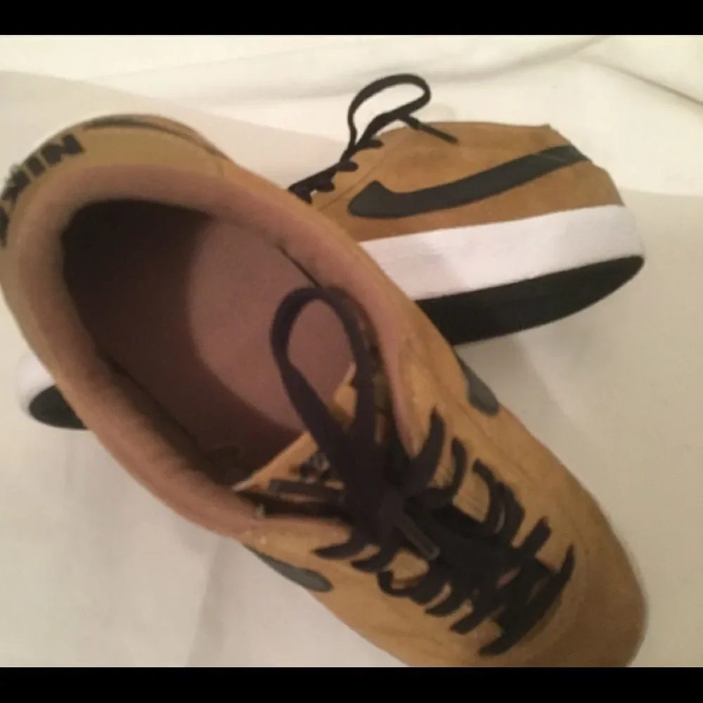 NIKE  SB 877045-201 Size US 10 Fashion sneaker